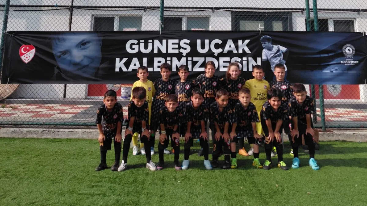 Samsun'da Güneş Uçak küçük Dev Adamlar Ligi heyecanı başladı