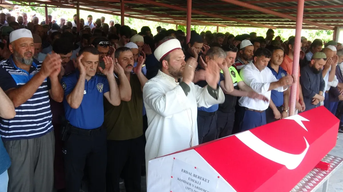 Samsun'da kazada ölen emekli komiser, son yolculuğuna uğurlandı