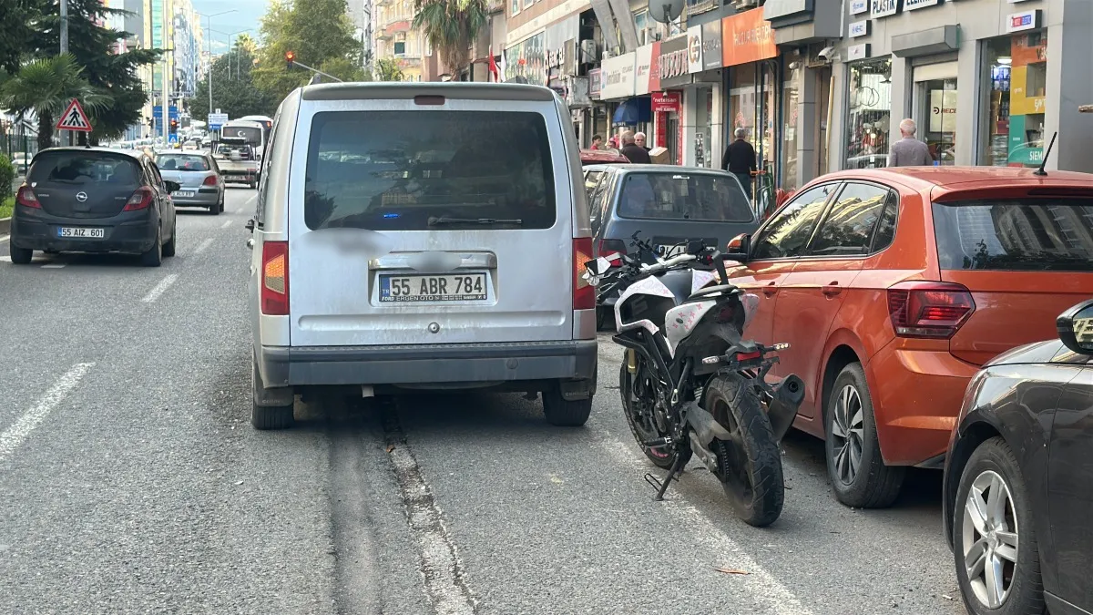 Samsun'da motosiklet hafif ticari araca çarptı: 2 yaralı