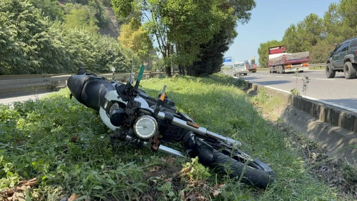 Samsun’da motosiklet orta refüje savruldu: 2 kişi yaralandı