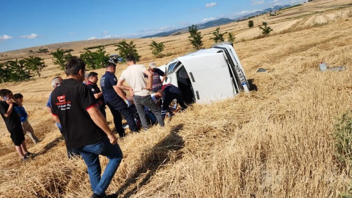 Samsun'da otomobil tarlaya uçtu: Yaralılar var