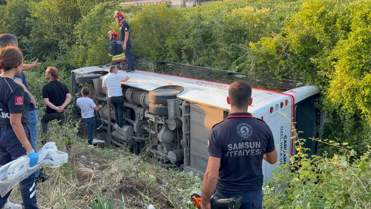 Samsun'da özel halk otobüsü devrildi! 21 yaralı...