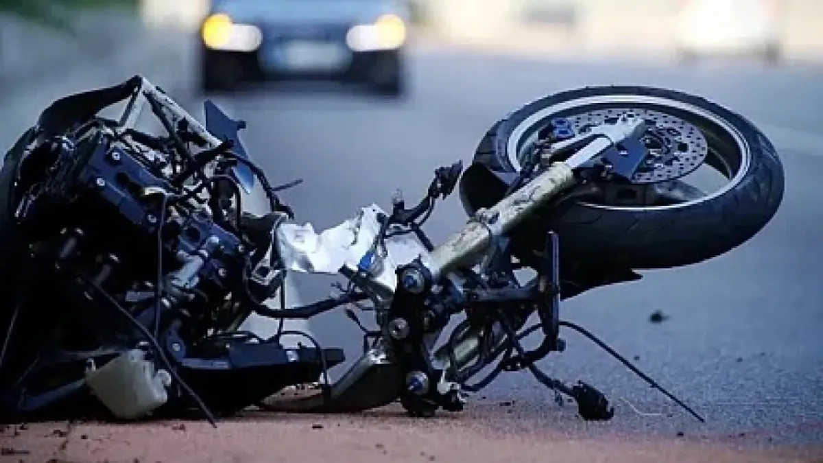 Samsun'da park halindeki araca çarpan motosikletli hayatını kaybetti