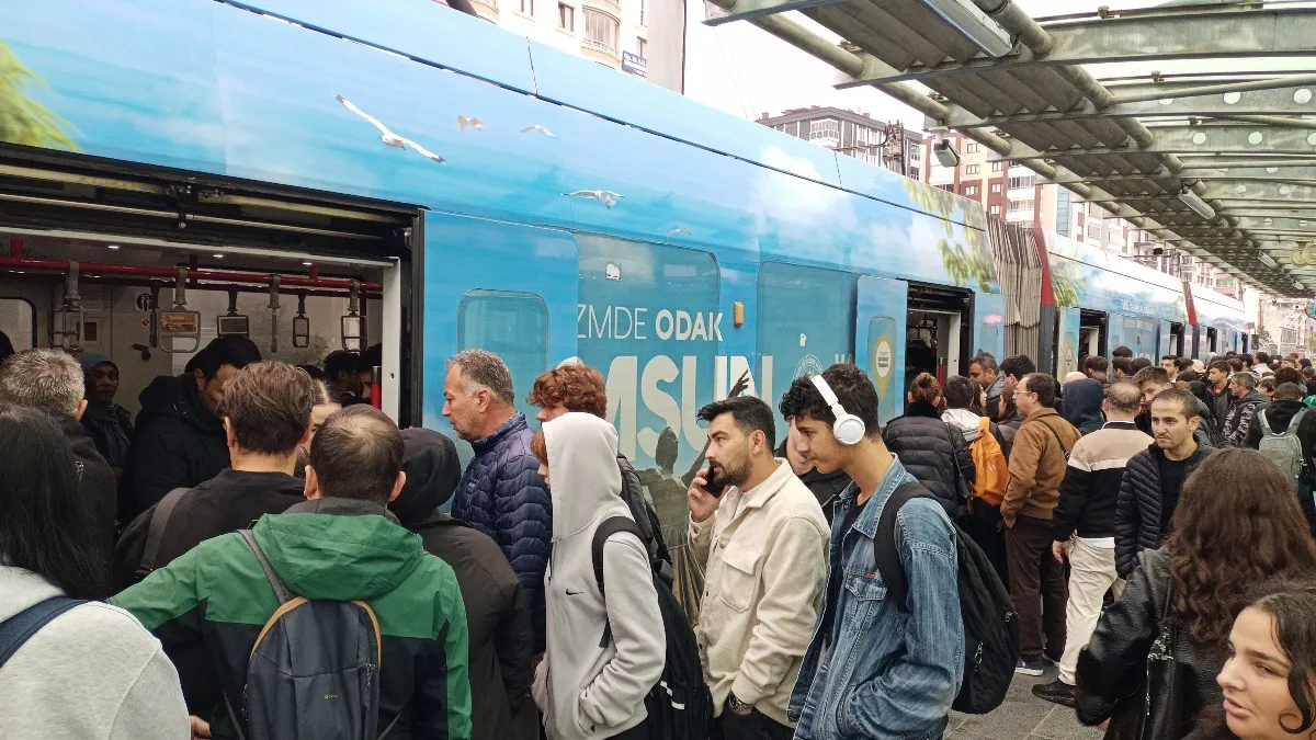 Samsun'da sabah yoğunluğu! Tramvaylar doldu taştı...