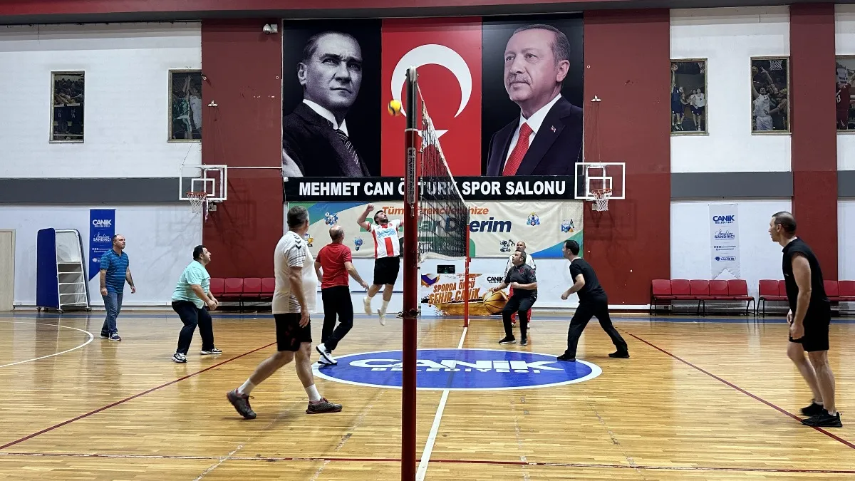 Samsun'da sağlıklı yaşam için voleybol oynadılar