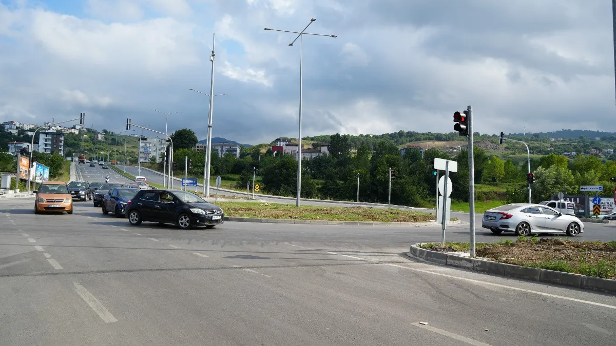 Samsun'da Şehir Hastanesi kavşağına sinyalizasyon takıldı