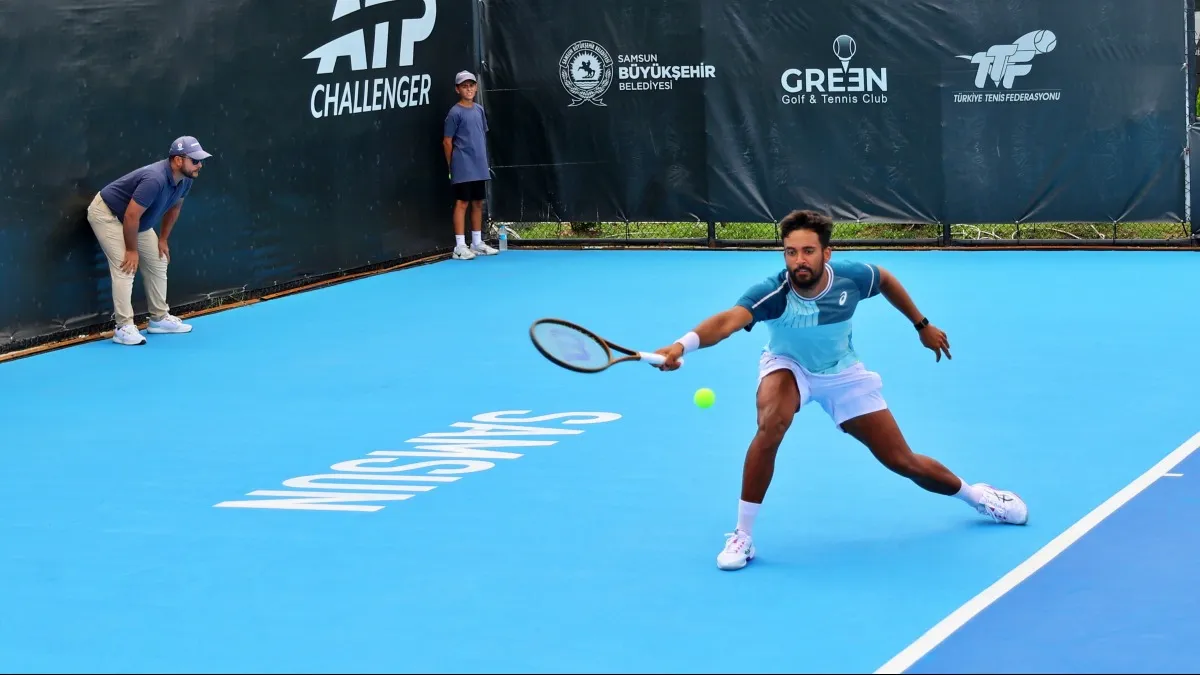 Samsun’da tenis heyecanı yarı finallerle sürüyor