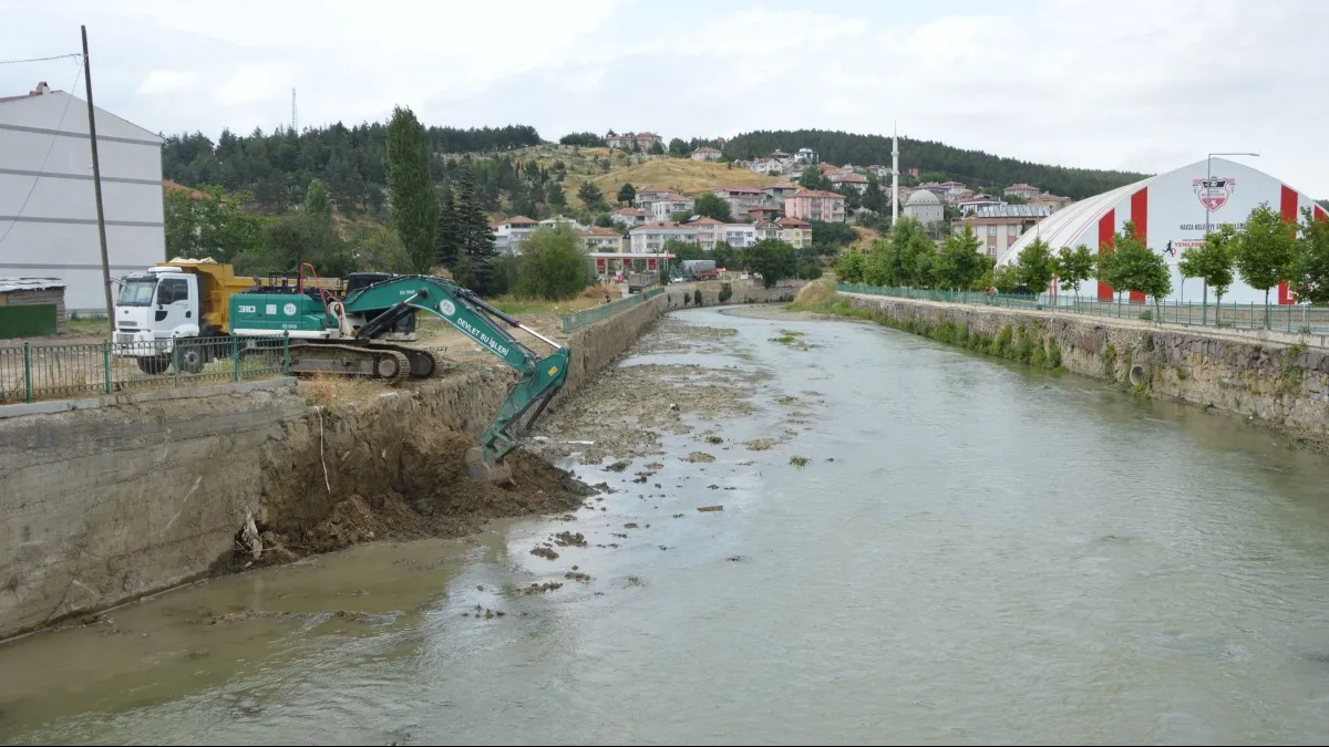 Samsun'da Tersakan Irmağı yatağının temizliğine başlandı
