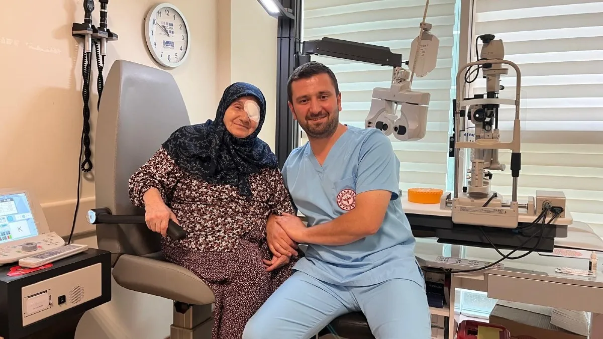 Samsun'da torun doktor, anneannesini ameliyat edip yeniden görmesini sağladı
