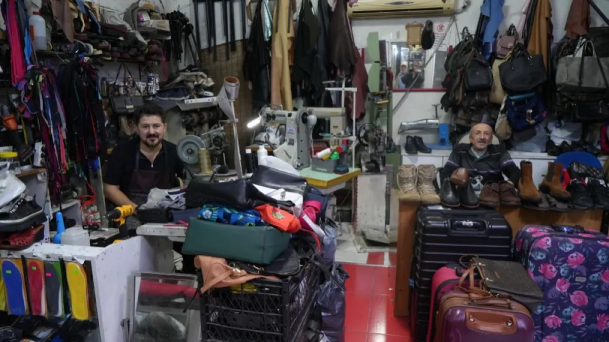 Samsun’da yağmur başladı, ayakkabı tamircilerinde yoğunluk arttı
