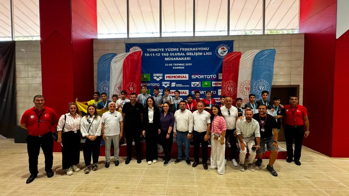 Samsun'da yüzmede madalyalar sahiplerini buldu