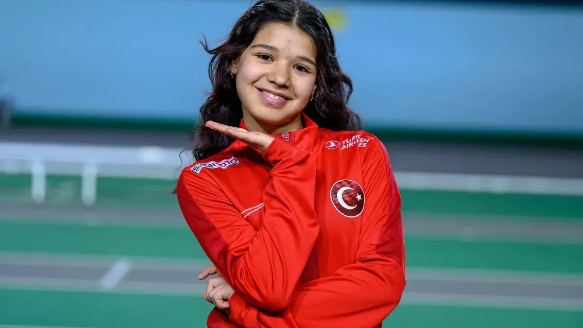 Samsunlu Elif Bayrak uzun atlamada Türkiye şampiyonu oldu