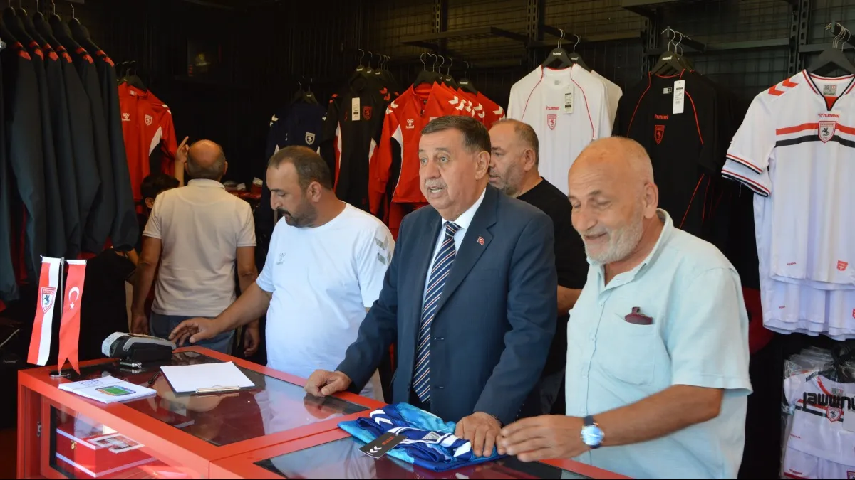 Samsunspor Store tırı Havza’da taraftarlarla buluştu