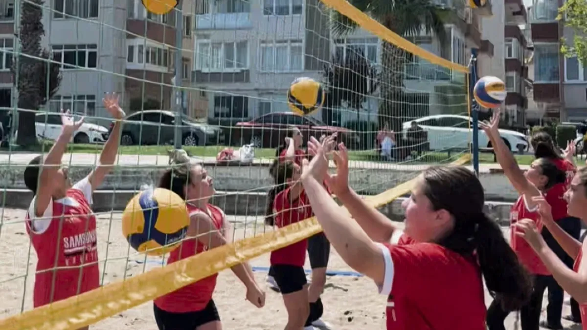 Samsunspor Voleybol Akademi sahile indi