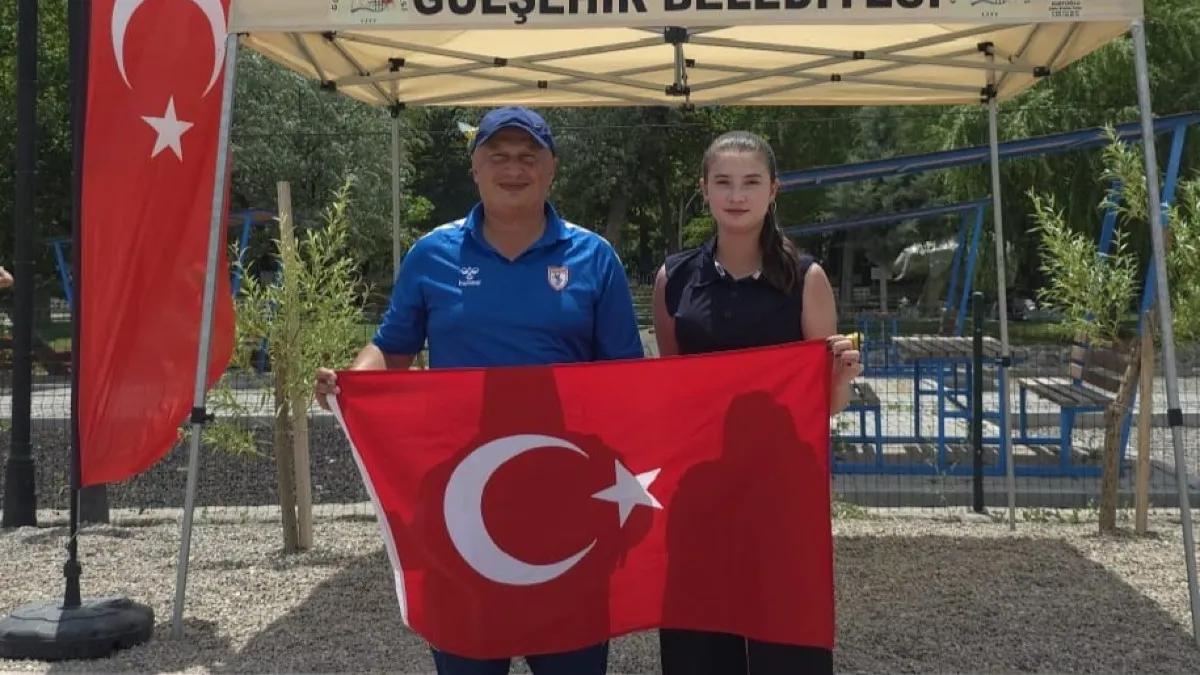 Samsunsporlu 14 yaşındaki Sıla'dan Türkiye rekoru