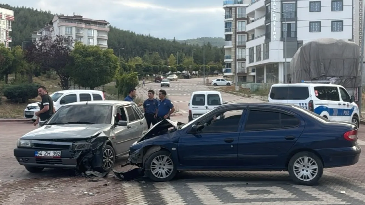 Sinop’ta otomobiller çarpıştı! 2 kişi yaralandı
