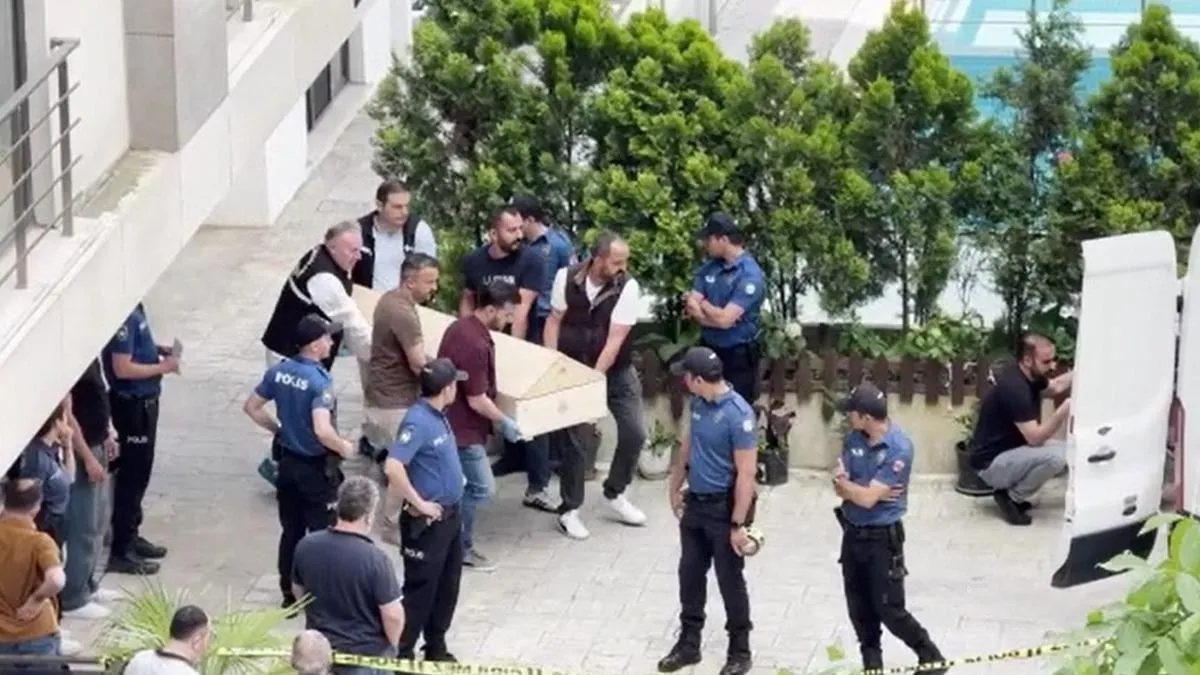 Sitede dehşet: Boşanan çiftin cansız bedeni bulundu