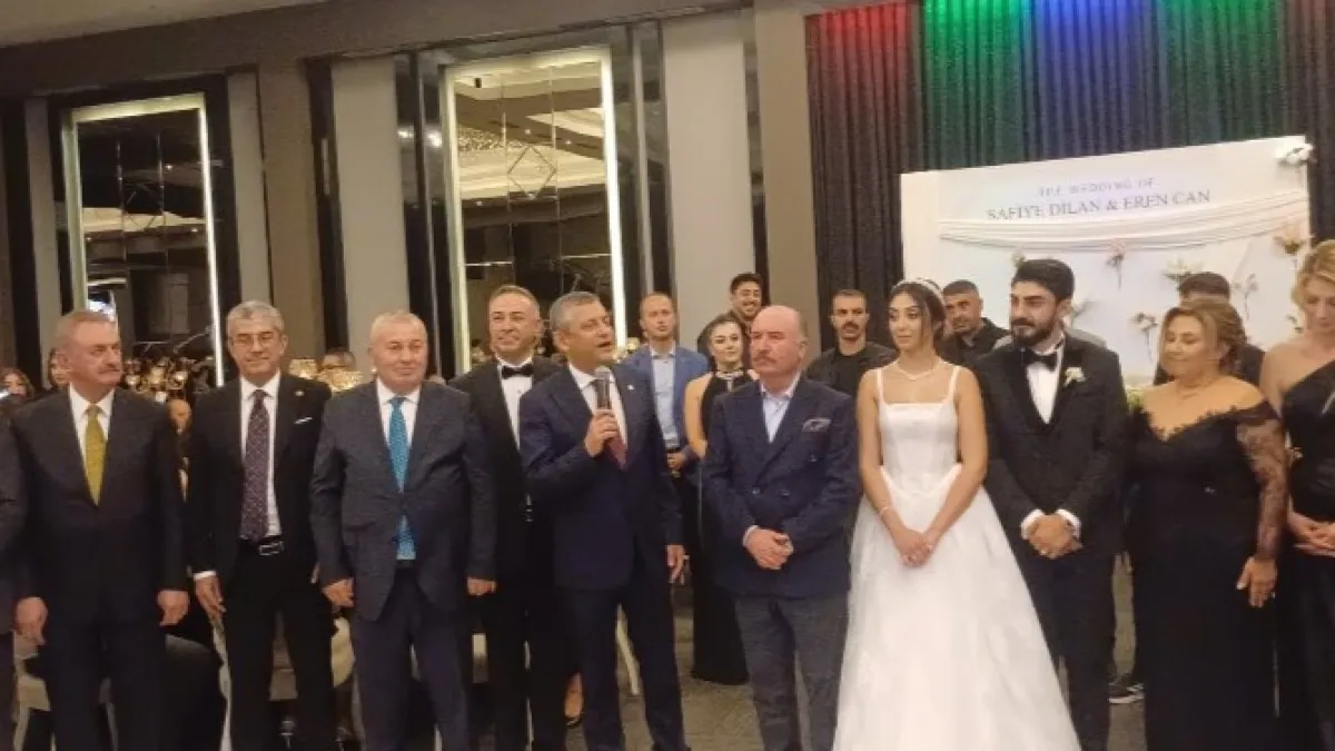 Siyaset dünyasını buluşturan düğün: Özgür Özel de katıldı