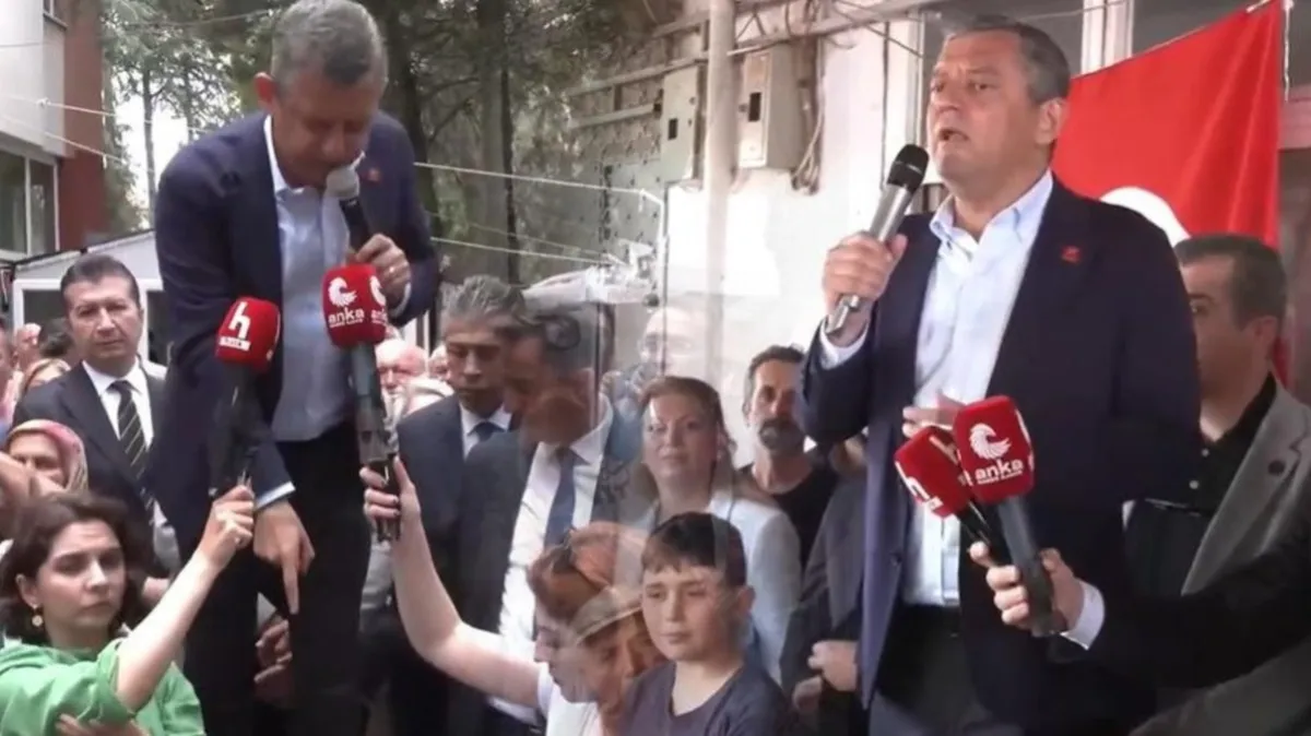 Siyasi krizin ardından Burdur'da dikkat çeken anlar: Özgür Özel  bankın üzerinden meydan okudu