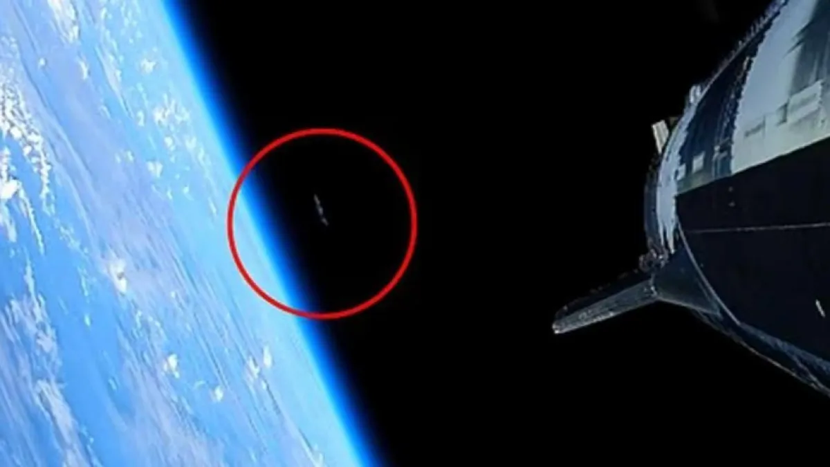 SpaceX canlı yayınındaki görüntü olay oldu: UFO mu, roket gazı mı?