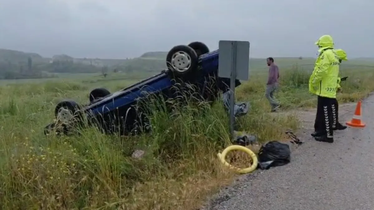Takla atan otomobilde aynı aileden 4 kişi yaralandı