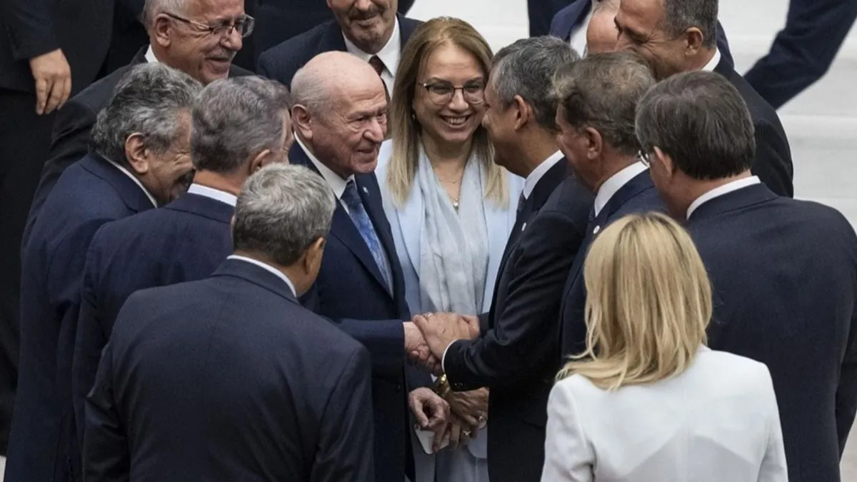 TBMM’de Bahçeli ve Özel arasında dikkat çeken diyalog