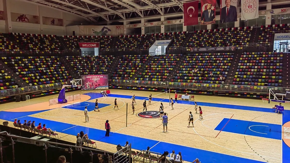 Tekkeköy’de 30 Ağustos Zafer Kupası’nda 6 kız takımı mücadele etti