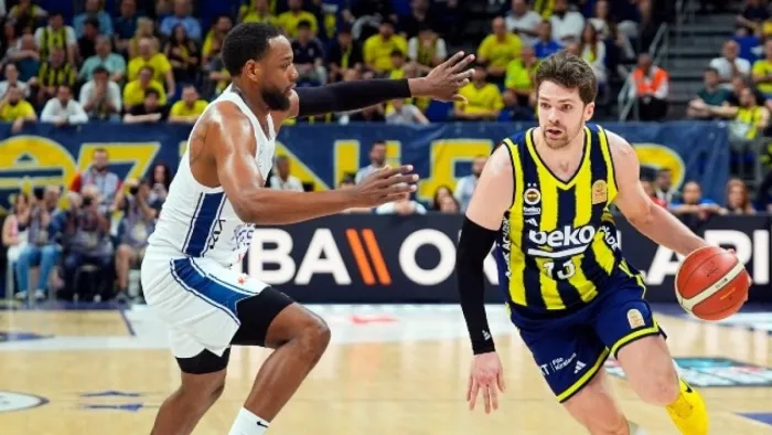 Ülker Arena'da müthiş geri dönüş: Fenerbahçe Beko, Anadolu Efes'i devirdi