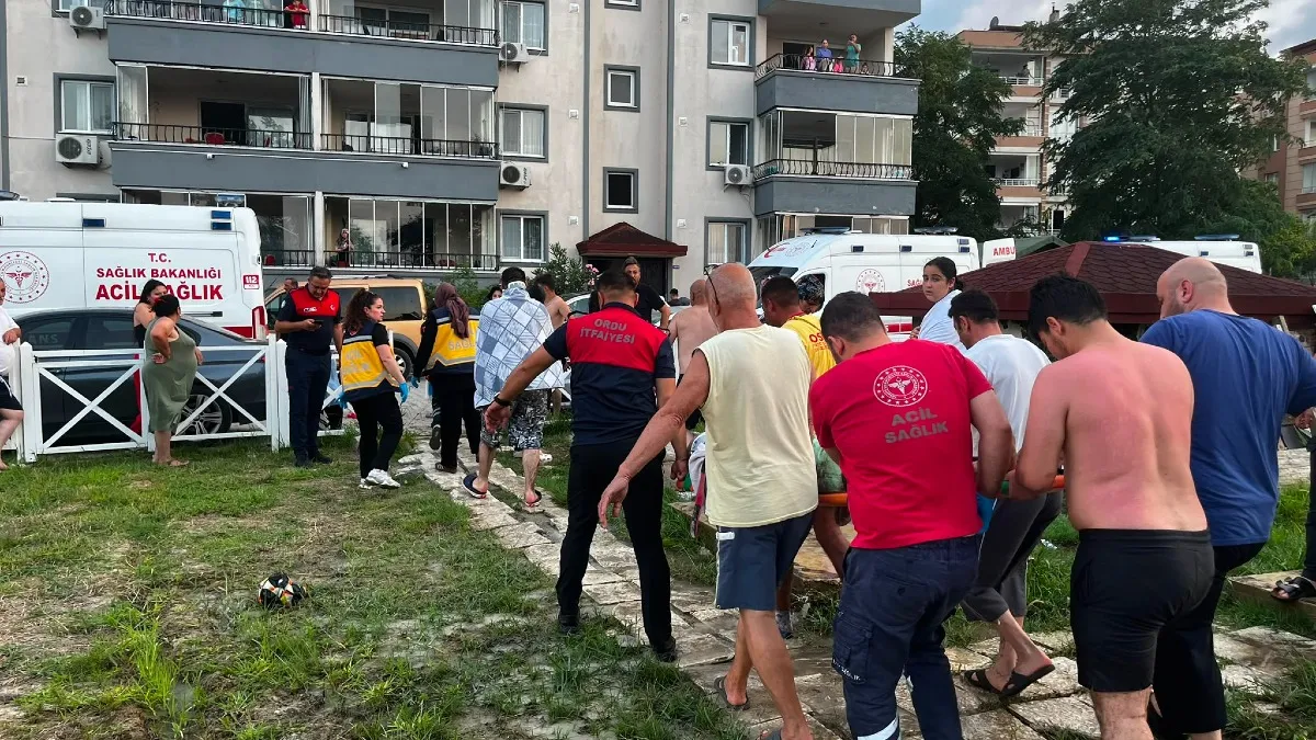 Ünye’de denize giren 3 arkadaş boğulma tehlikesi geçirdi