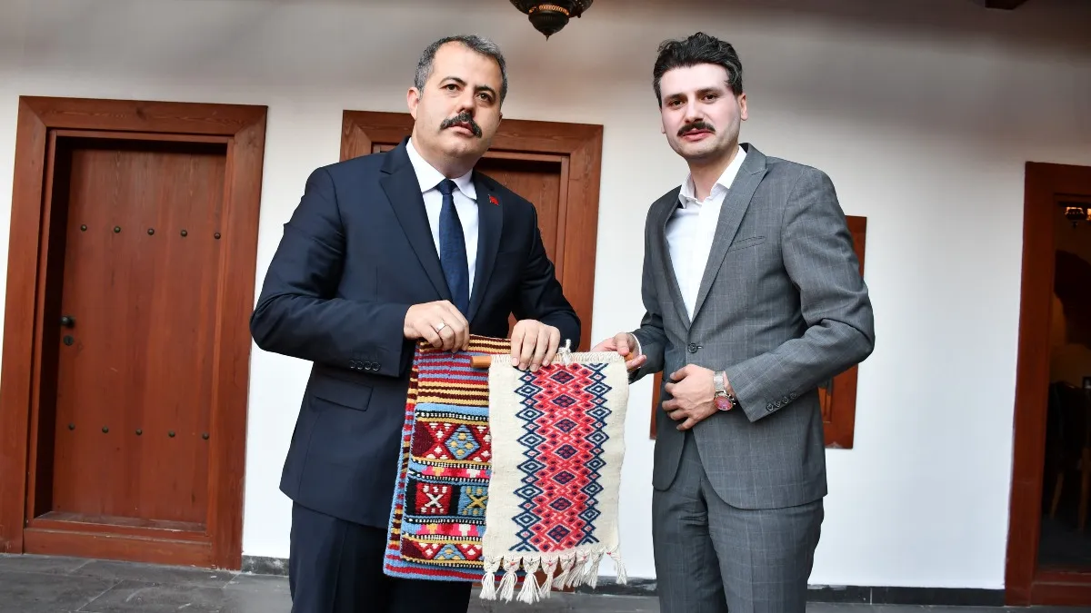 Vezirköprü'de Duygusal Veda: Kaymakam Özgür Kaya Ahlat'a Atandı