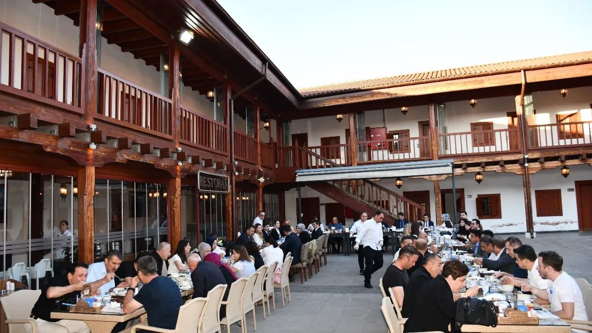 Vezirköprü’de tayini çıkan hakim ve savcılara veda