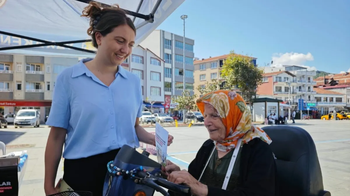 Yakakent’te Halk Sağlığı Haftası kapsamında vatandaşlara bilgilendirme