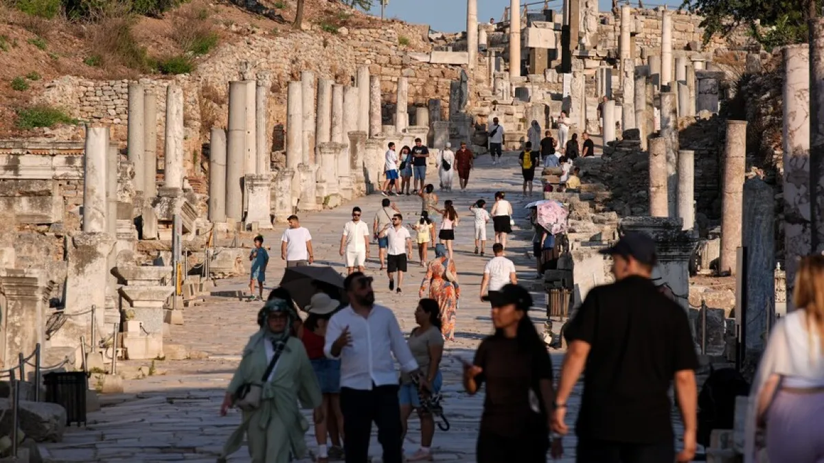 Yurt içi turizm harcaması 102,3 milyar liraya çıktı