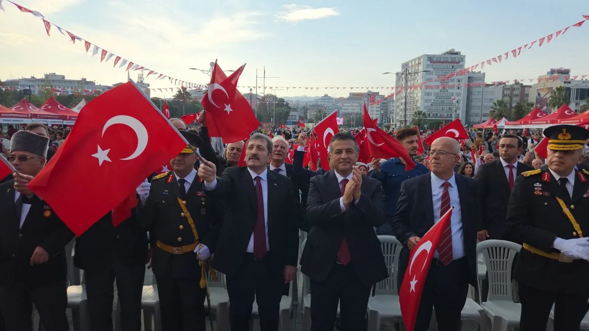 Samsun'da 1919 metrelik Türk bayrağıyla Cumhuriyet coşkusu - 5