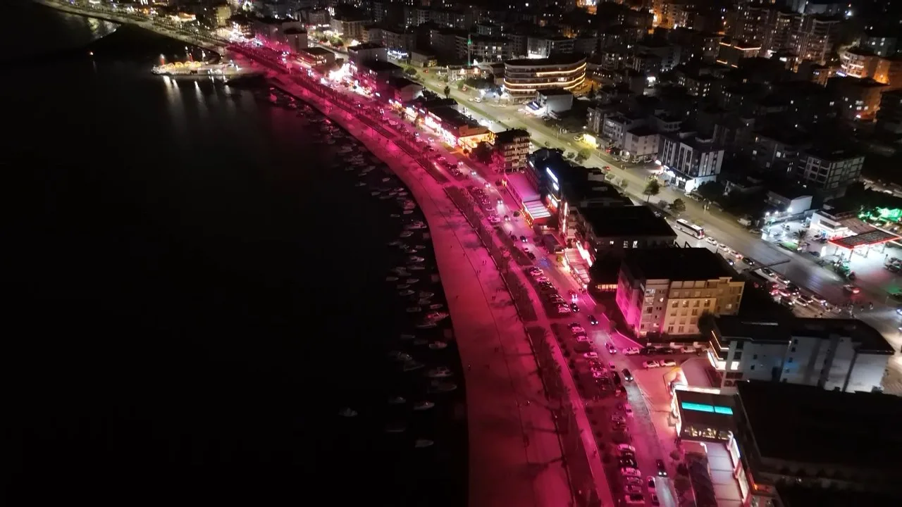 Samsun'da sahil pembeye büründü! 20 direkte anlamlı mesaj
