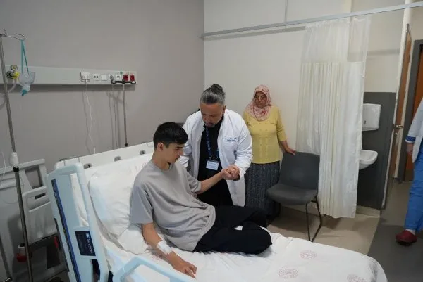 Samsun Şehir Hastanesi'nde bir ilk! 17 yaşındaki gence kapalı ameliyat
