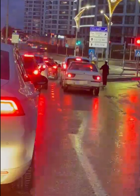 Samsun'da polisin gözü önünde kural tanımadı!
