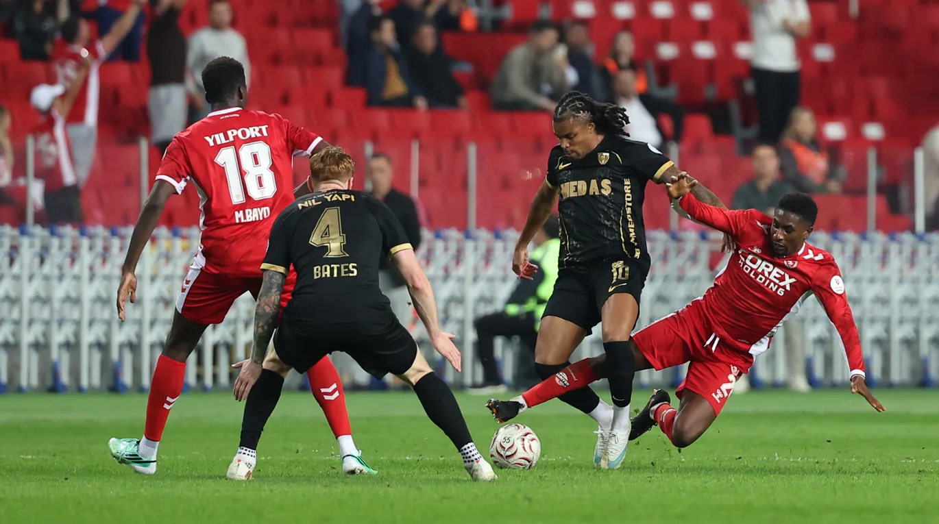 Deniz Ateş Bitnel'den Samsunspor-Amedspor maçı sonrası hakem tepkisi: Futbolu bildiğine emin miyiz? - 7