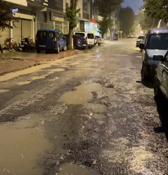 Samsun'da aniden bastıran sağanak hayatı olumsuz etkiledi - 6