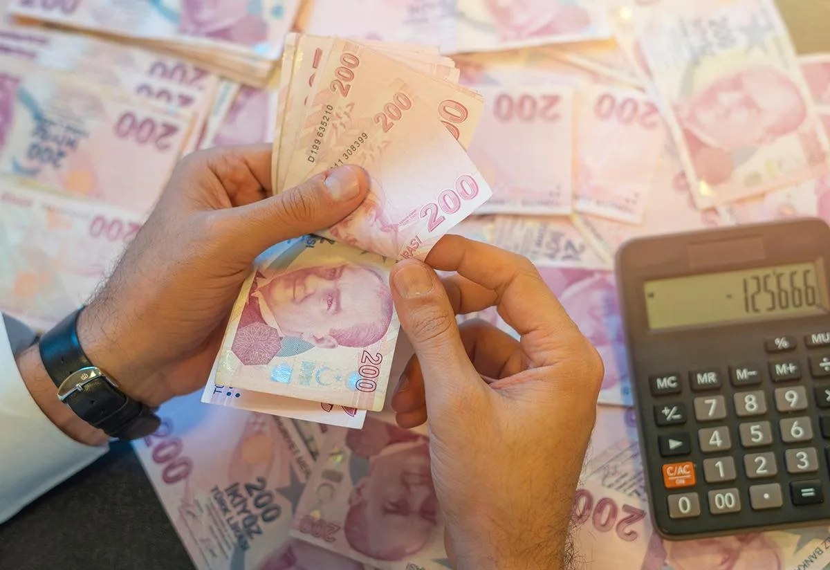 Asgari ücret ve emekli zammı için rakam verdi! İşte 2027 tahminleri