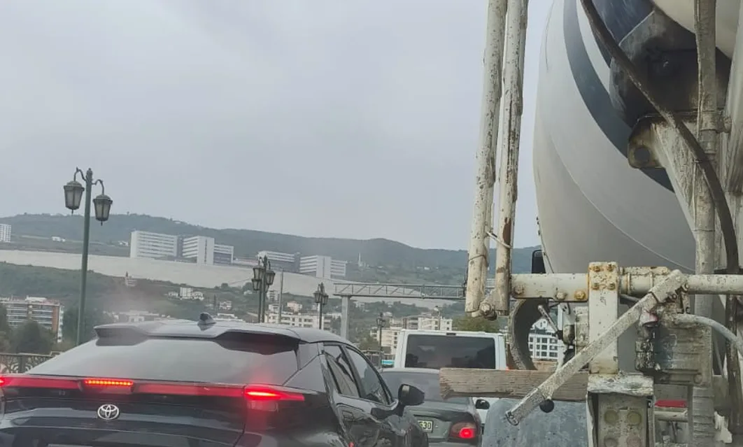 Samsun'da her sabah aynı trafik çilesi sürücüleri isyan ettiriyor