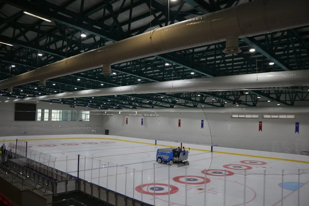 Samsun Buz Sporları Salonu’nda zemin komple yenilendi