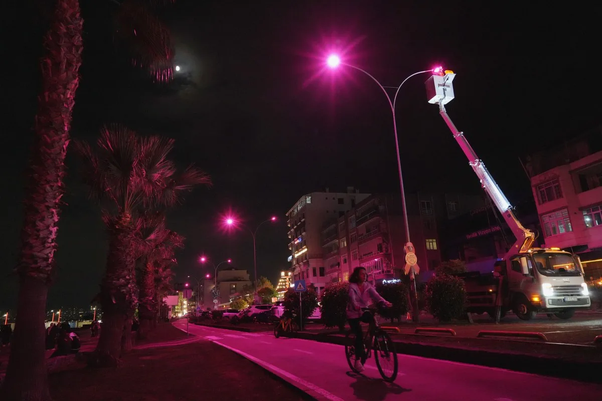 Samsun'da sahil pembeye büründü! 20 direkte anlamlı mesaj