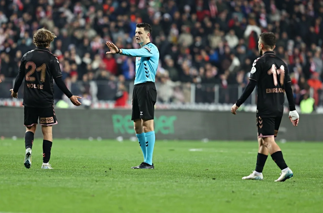 Başakşehir-Samsunspor maçının hakemi Ozan Ergün kimdir? İşte karnesi - 6