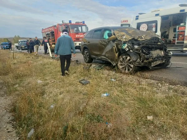 Otomobil ile cip çarpıştı; 4 ölü, 2 yaralı