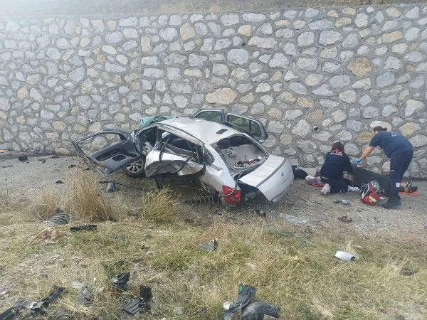 Otomobil ile cip çarpıştı; 4 ölü, 2 yaralı