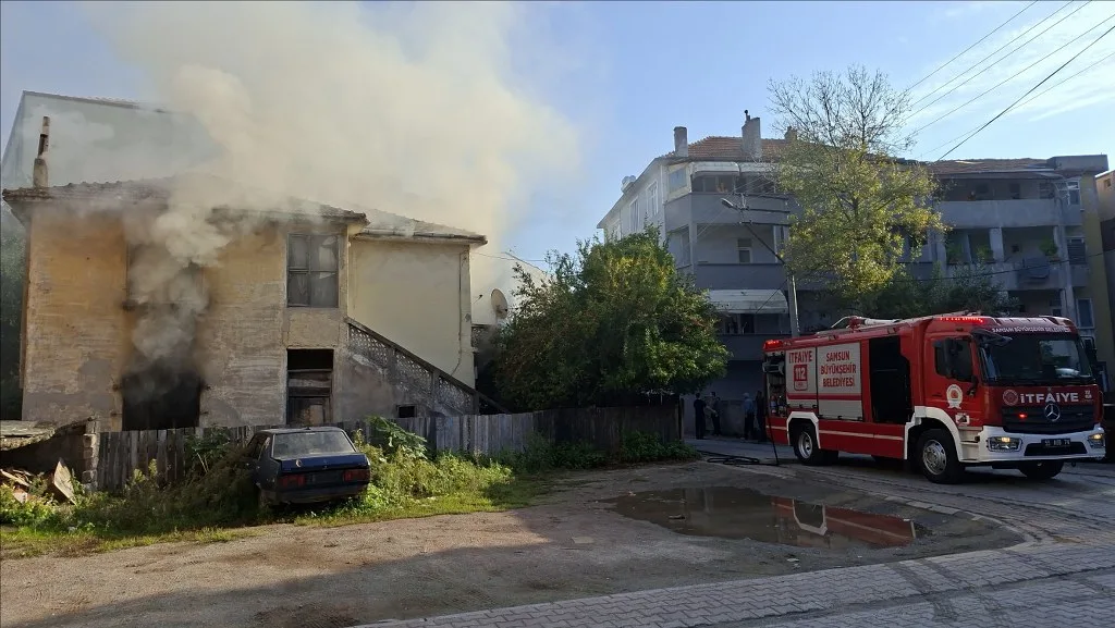 Samsun'da faciadan dönüldü! Binada çıkan yangın söndürüldü