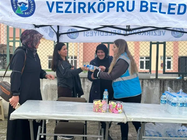 Vezirköprü Belediyesi'nden KPSS adaylarına ikram