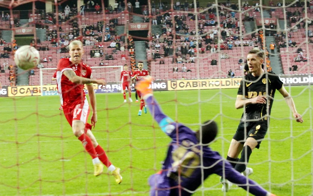 Samsunspor'da Logi Tomasson alkışları topladı: 55. maçında golünü attı