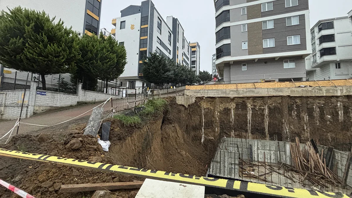 Samsun'da 5 katlı binada heyelan alarmı: Polis binayı boşalttı